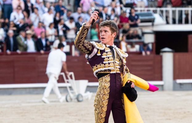 Borja Jiménez saves the break within the Asprona bullfight