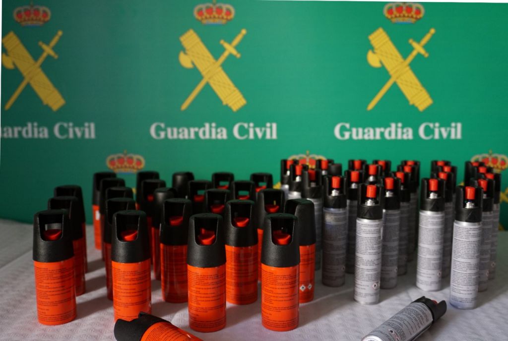 La Guardia Civil interviene sprays de defensa personal en una