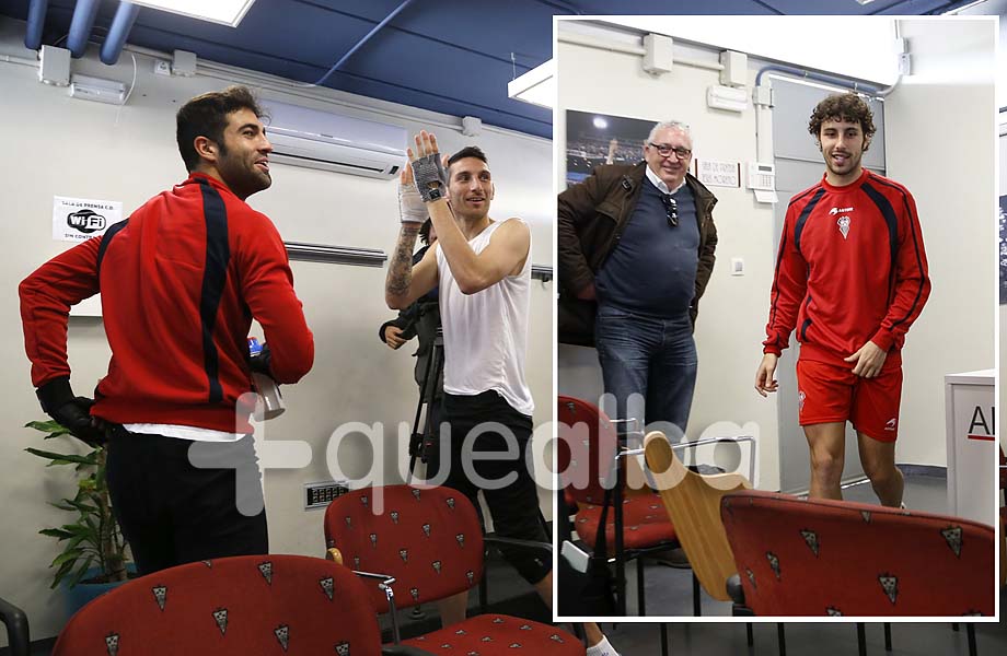 Hoy le tocaba el turno de rueda de prensa en el Albacete a Diego Benito y allí que se han ‘plantado’ Rojas, José Carlos y Miquel, entre risas, para presionar Hoy le tocaba el turno de rueda de prensa en el Albacete a Diego Benito y allí que se han 'plantado' Rojas, José Carlos y Miquel, entre risas, para presionar