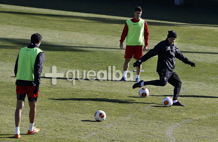 EN EL ALBA TIRAN LAS FALTAS CALLE, INDIANO Y EL ENTRENADOR LUIS CÉSAR EN EL ALBA TIRAN LAS FALTAS CALLE, INDIANO Y EL ENTRENADOR LUIS CÉSAR
