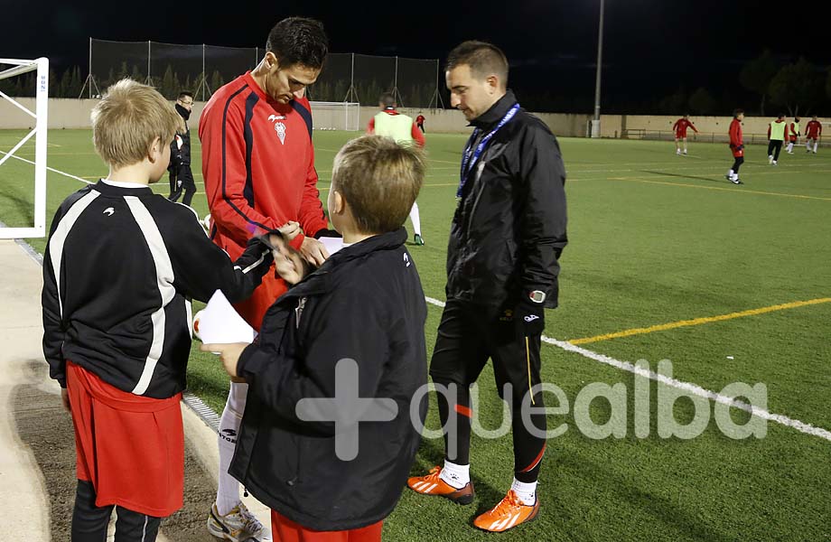 Rubén Cruz sin particpar en el entrenamiento de ayer. El césped artificial no le está viniendo bien para las lesiones a los jugadores del Alba. Rubén Cruz sin particpar en el entrenamiento de ayer. El césped artificial no le está viniendo bien para las lesiones a los jugadores del Alba.
