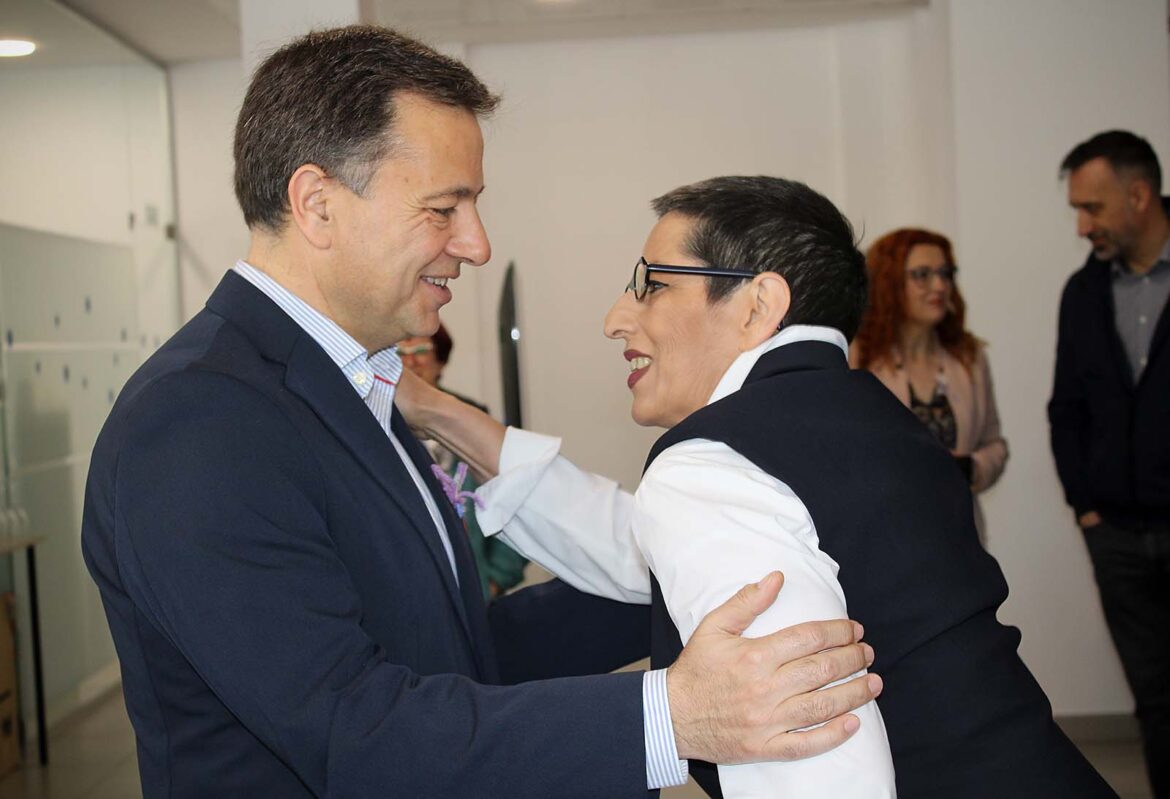 74305dc3718492a4e5e072a652e3cb04-b9a