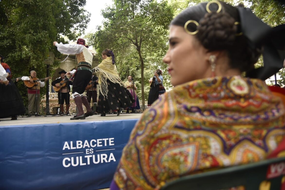 0ccbfc690abf4ac2c7be943f1db6af3b-343