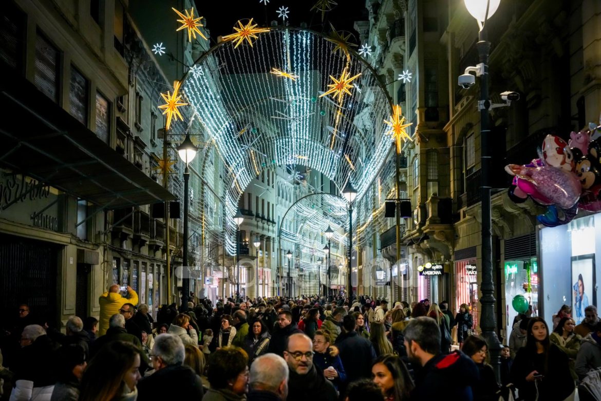 centro albacete lleno 21 diciembre Sábado en el centro de Albacete por navidad con el espectáculo de luces