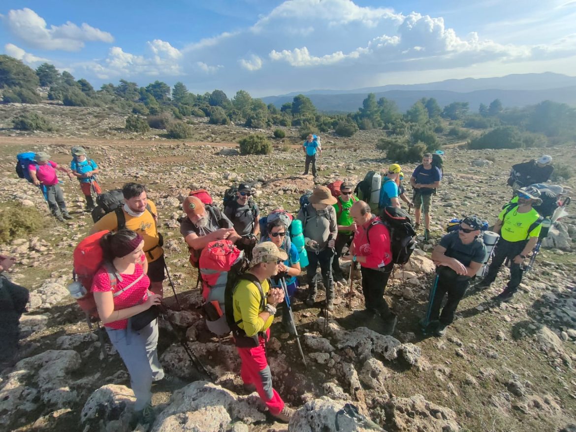 df233de3704c4eb447defba24083005a-efb