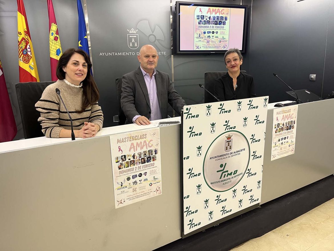 25-01-31 amac El concejal de Deportes, Francisco Villaescusa, ha presentado en rueda de prensa una Masterclass Solidaria a beneficio de Amac, acompañado de Llanos Sánchez y Juana Pastor en representación de esta asociación.
