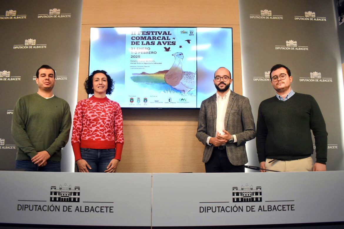 El vdpte. junto al alcalde de Corral Rubio y la alcaldesa de Higueruela en la presentacio?n del II Festival Comarcal de las Aves 1 La Diputación de Albacete ha acogido la presentación del II Festival Comarcal de las Aves, que tendrá lugar del 31 de enero al 2 de febrero en Corral-Rubio, Higueruela y Pétrola en el marco del proyecto Birding Monte Ibérico, que se está llevando a cabo en la comarca Monte Ibérico– Corredor de Almansa. El vicepresidente provincial, Fran Valera, ha ‘abierto’ las puertas de la institución a esta cita, en la que también han participado el alcalde de Corral-Rubio, Eugenio Farías, y la alcaldesa de Higueruela, Isabel Martínez, con la presencia del concejal de Turismo de Pétrola, Francisco García. Coincidiendo todos en remarcar la importancia que iniciativas como ésta tienen para poner en valor y promocionar la riqueza ornitológica y natural de la zona y promover el turismo ornitológico como un recurso de desarrollo rural.