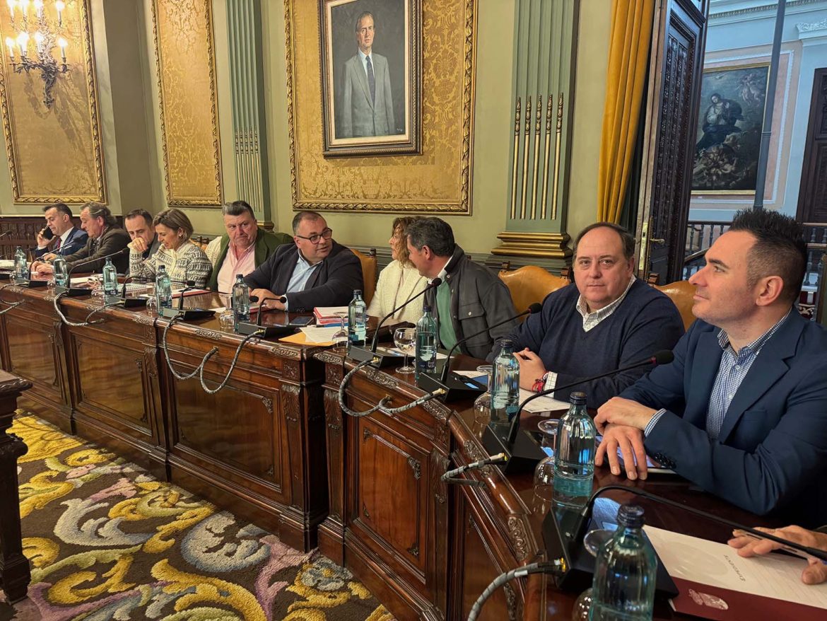 Grupo Popular Diputacio?n Ab Juan A?ngel Marti?nez, alcalde de Ay?na, diputado