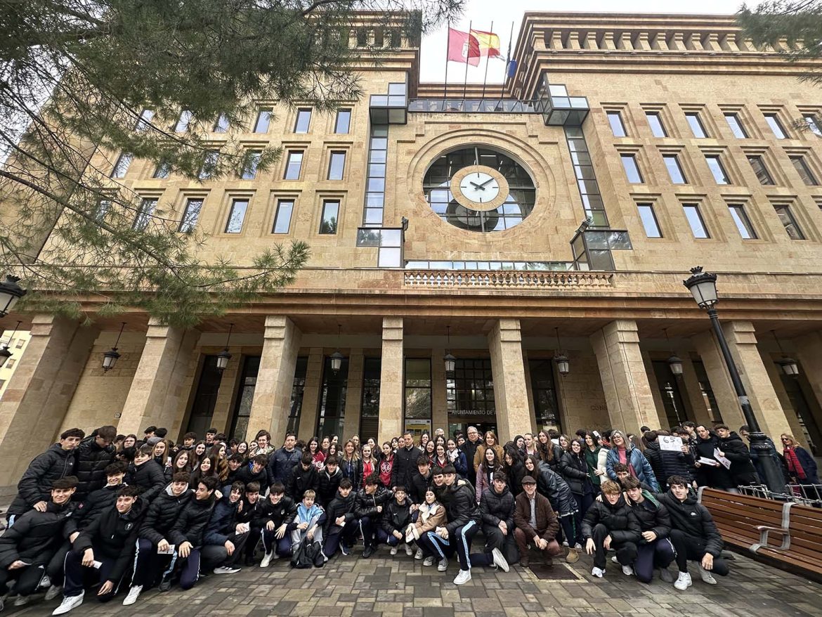 25-02-10 sang El alcalde Manuel Serrano ha participado en el Museo Municipal en una extracción masiva de sangre realizada dentro de la campaña ‘Sang Valentín’, organizada por la Hermandad de Donantes de Sangre y Escuelas Católicas.