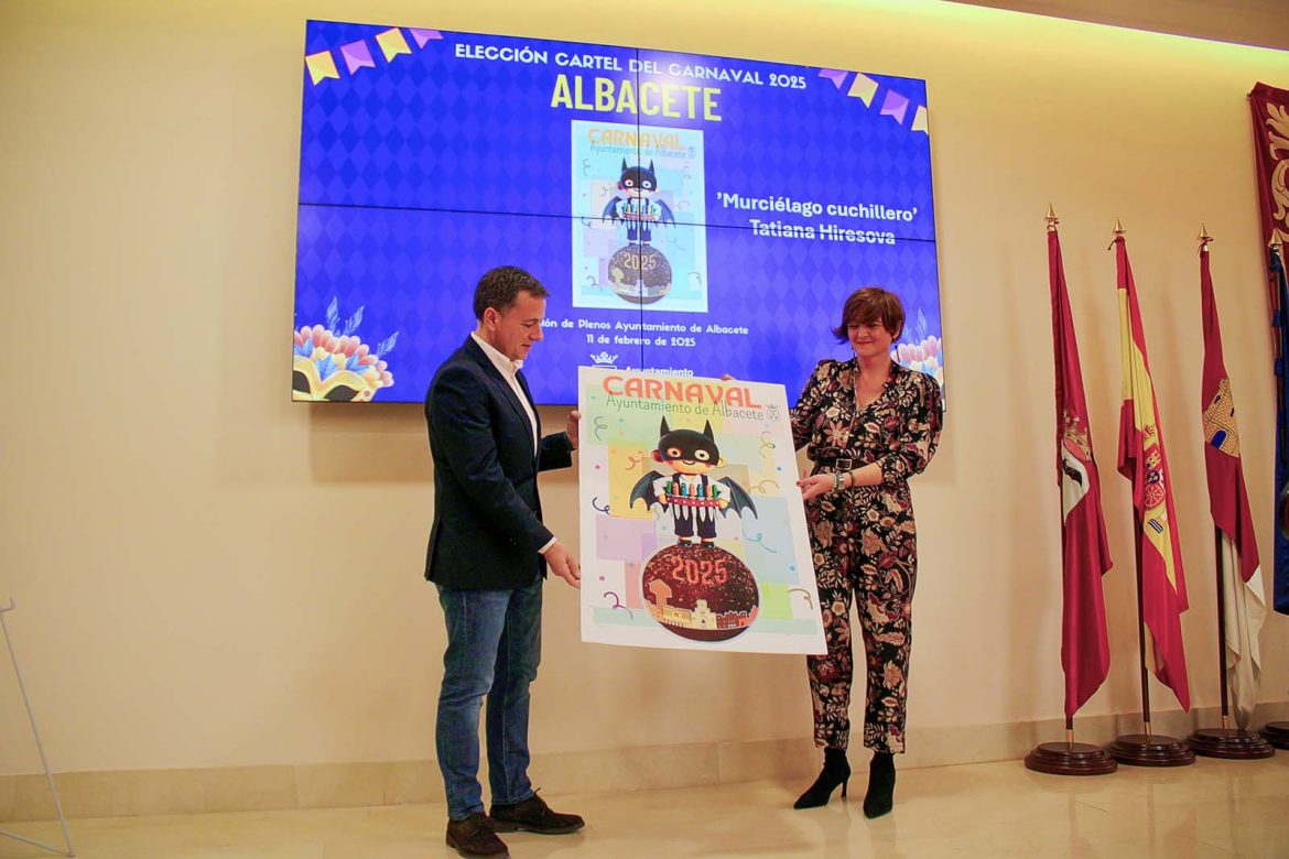 25-02-11 cartel carnaval albacete El alcalde Manuel Serrano, junto a la concejala de Cultura, Elena Serrallé, ha presentado el Cartel del Carnaval de Albacete 2025 que ha sido elegido por votación popular de entre los tres previamente seleccionados por un Jurado.