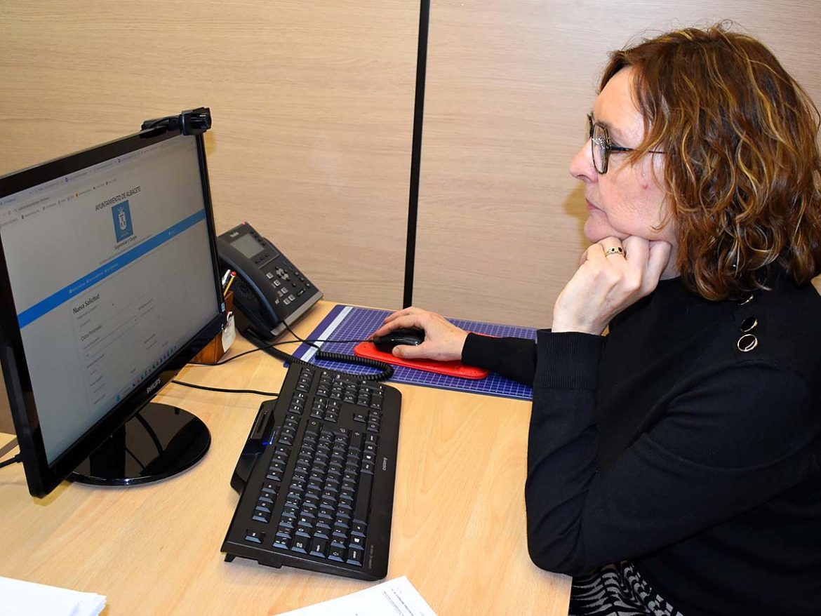 MJ Lo?pez copia La concejala María José López ayuntamiento de Albacete PSOE