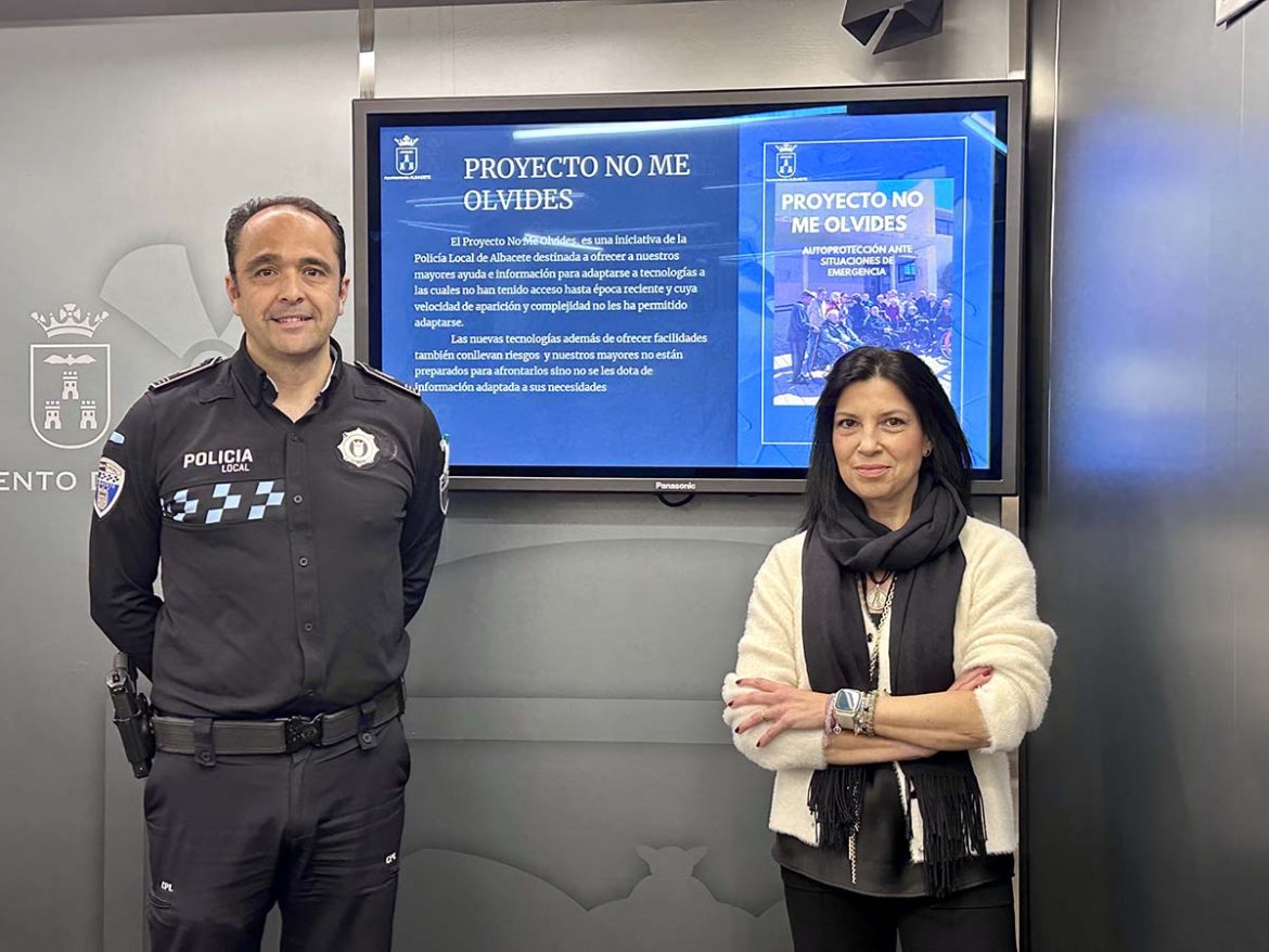 1.No me olvides La concejala de Mayores, Gala de la Calzada, y el intendente jefe de la Policía Local de Albacete, Luciano Rosillo, han presentado el programa ‘No me olvides’ dirigido a la población de más edad para autoprotección ante situaciones de emergencia, engaños o riesgos en general.