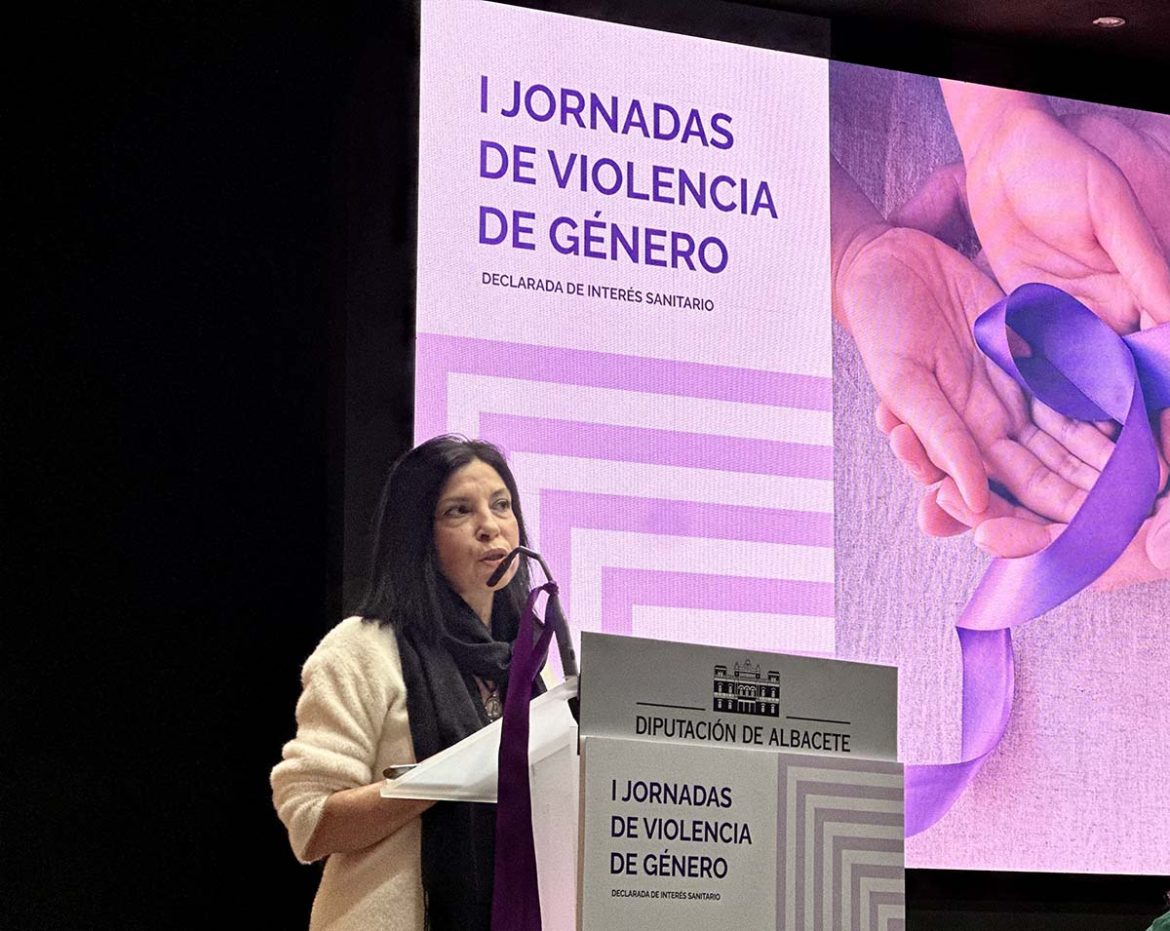 La concejala de Mujer e Igualdad, Gala de la Calzada, ha intervenido en la I Jornada de violencia de género ‘Enfermería y Fisioterapia, profesiones clave’, organizada por el Sindicato de enfermería SATSE.