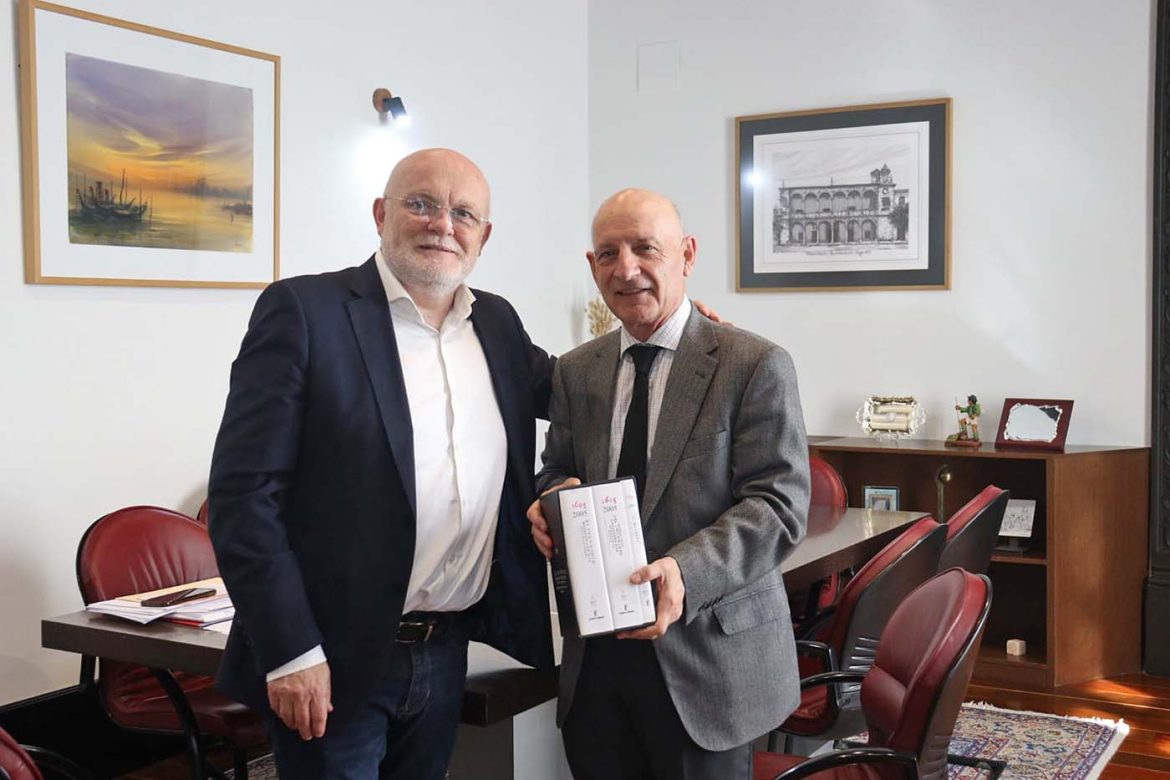 Despedida Vicente Rouco El delegado de la Junta en Albacete, Pedro Antonio Ruiz Santos, ha tenido ocasión de despedir, este miércoles, a Vicente Rouco, que pone fin a su trayectoria la frente del Tribunal Superior de Justicia de Castilla-La Mancha