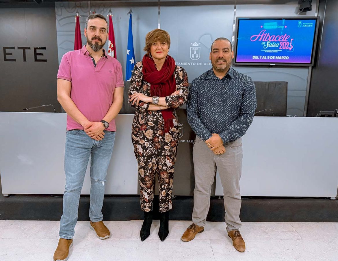 RP ALBACETE EN SALSA XVI edición del Encuentro Internacional "Albacete en Salsa 2025". La presentación ha contado con la presencia del organizador del evento, Orlando González Madrigal, así como del reconocido DJ Juan Carlos Montejano, quien este año será homenajeado por su contribución a la música y la danza.