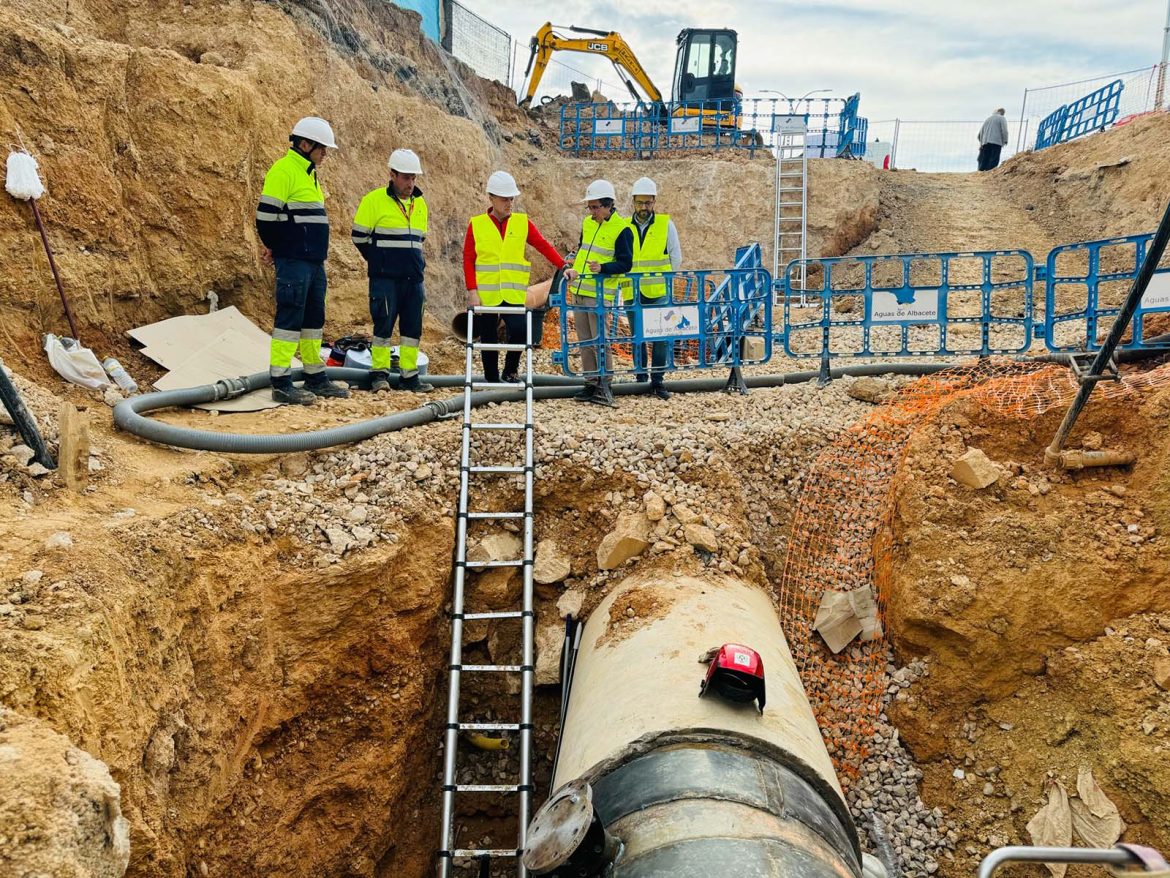 El Ayuntamiento y Aguas de Albacete restablecen el suministro de agua con normalidad en toda la ciudad tras un intenso y coordinado trabajo para arreglar la avería
