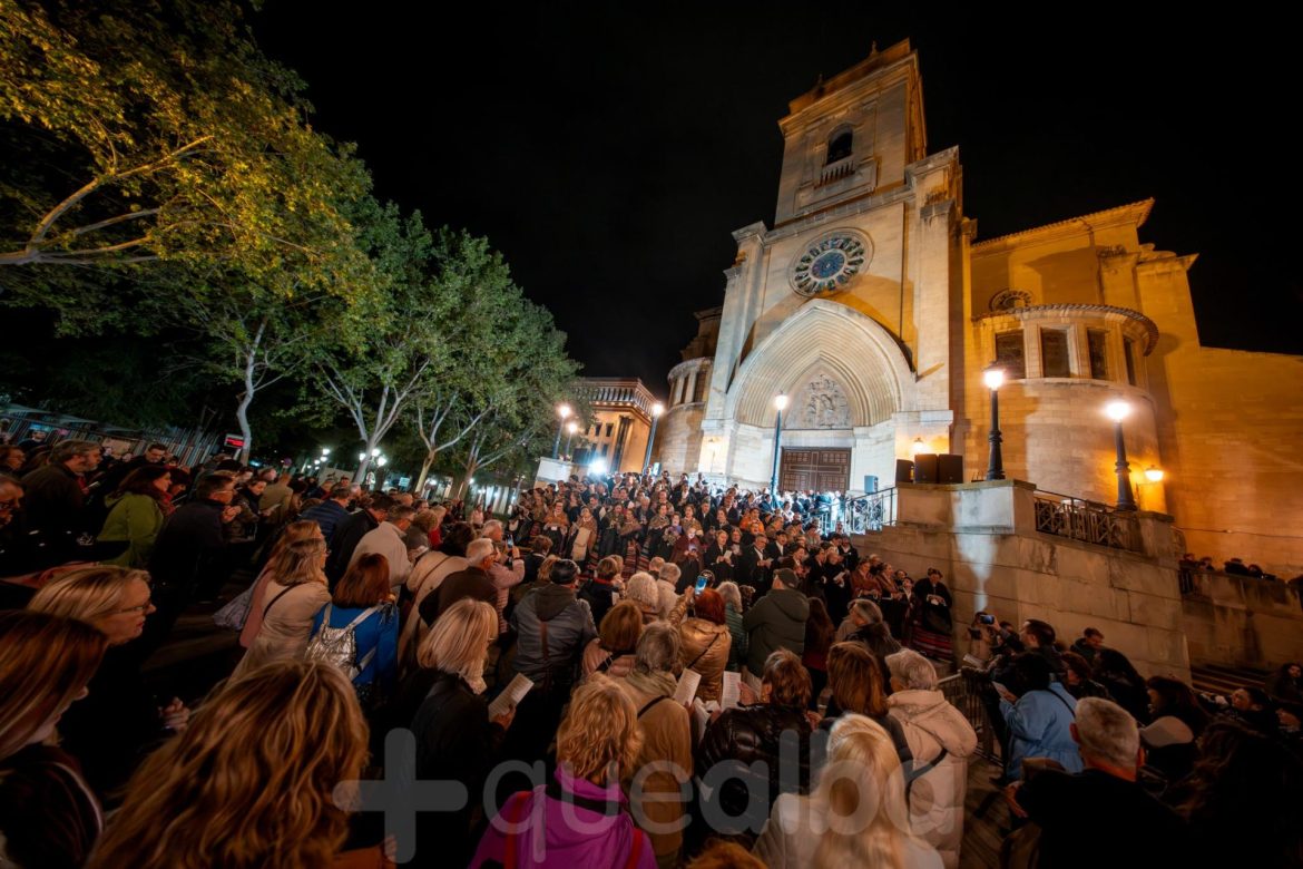 Los Mayos cantando en la catedral de Albacete