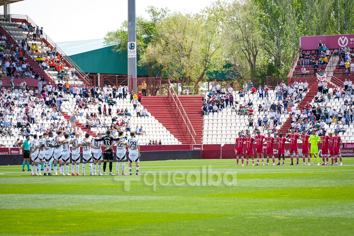 minuto silencio por el Papa en el Belmonte