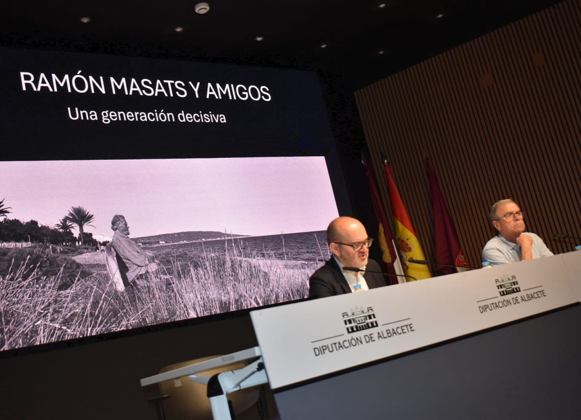 Diputado y Chema Conesa al comienzo de master class sobre Masats Diputado y Chema Conesa al comienzo de master class sobre Masats