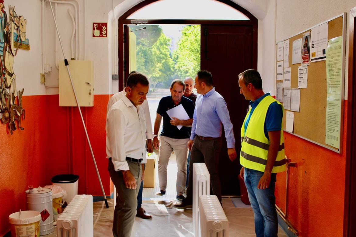 Foto archivo Pintura colegios El Ayuntamiento de Albacete va a invertir 70.000 euros en ayudas para la conservación y mantenimiento de los centros escolares de 2º ciclo de Educación Infantil y Educación Primaria del municipio.