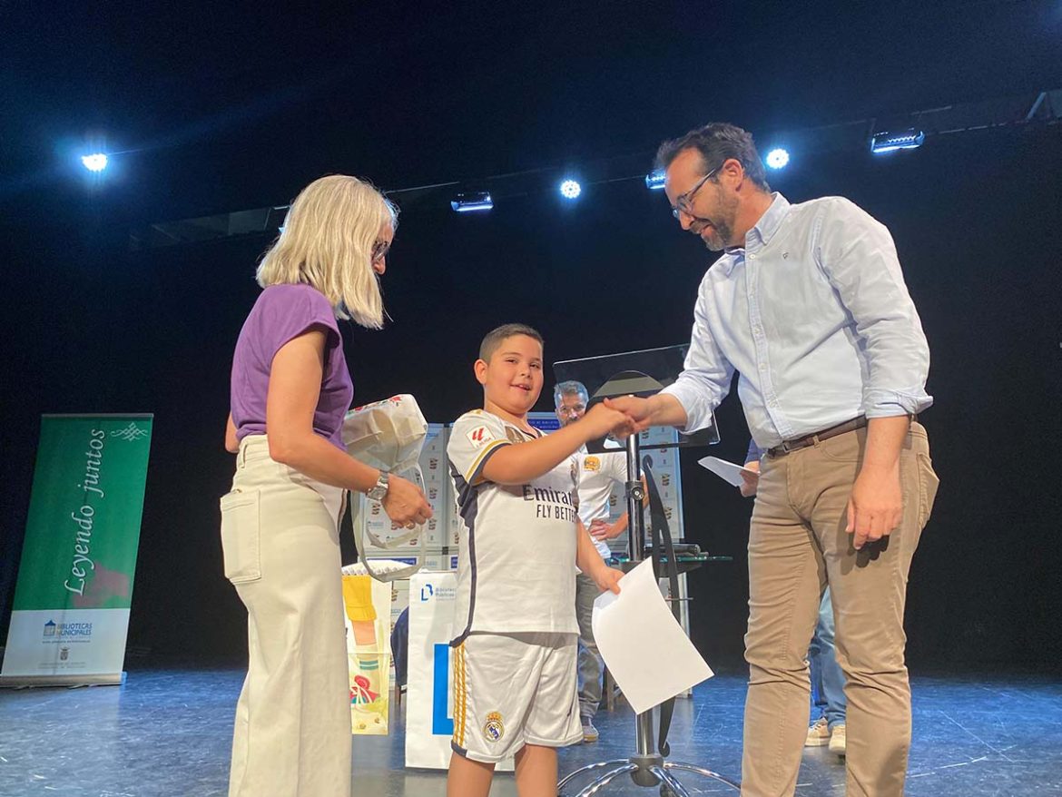 1000284292 El concejal de Proximidad, Carlos Calero, ha participado en la Casa de Cultura José Saramago en el acto de fin de curso del programa ‘Leyendo juntos’ para niños de Primaria
