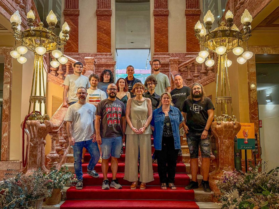 La concejala de Cultura, Elena Serrallé, ha presentado en rueda de prensa a los seis grupos finalistas del XXXVI Concurso de Música Moderna Memorial ‘Alberto Cano’