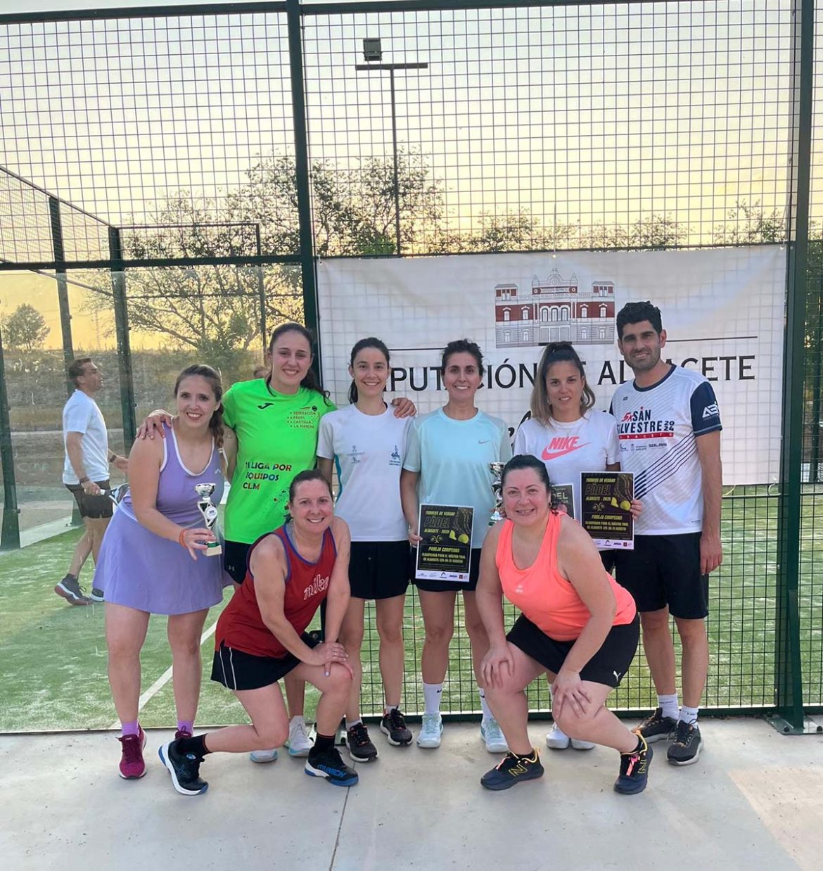 TINAJEROS PREMIOS FEMENINOS Los torneos veraniegos de pádel pasan por Higueruela y Tinajeros