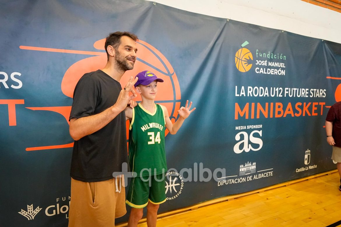 el ex jugador de la NBA Jose Manuel Calderón en el minitorneo U el ex jugador de la NBA Jose Manuel Calderón en el minitorneo U12 de baloncesto en La Roda