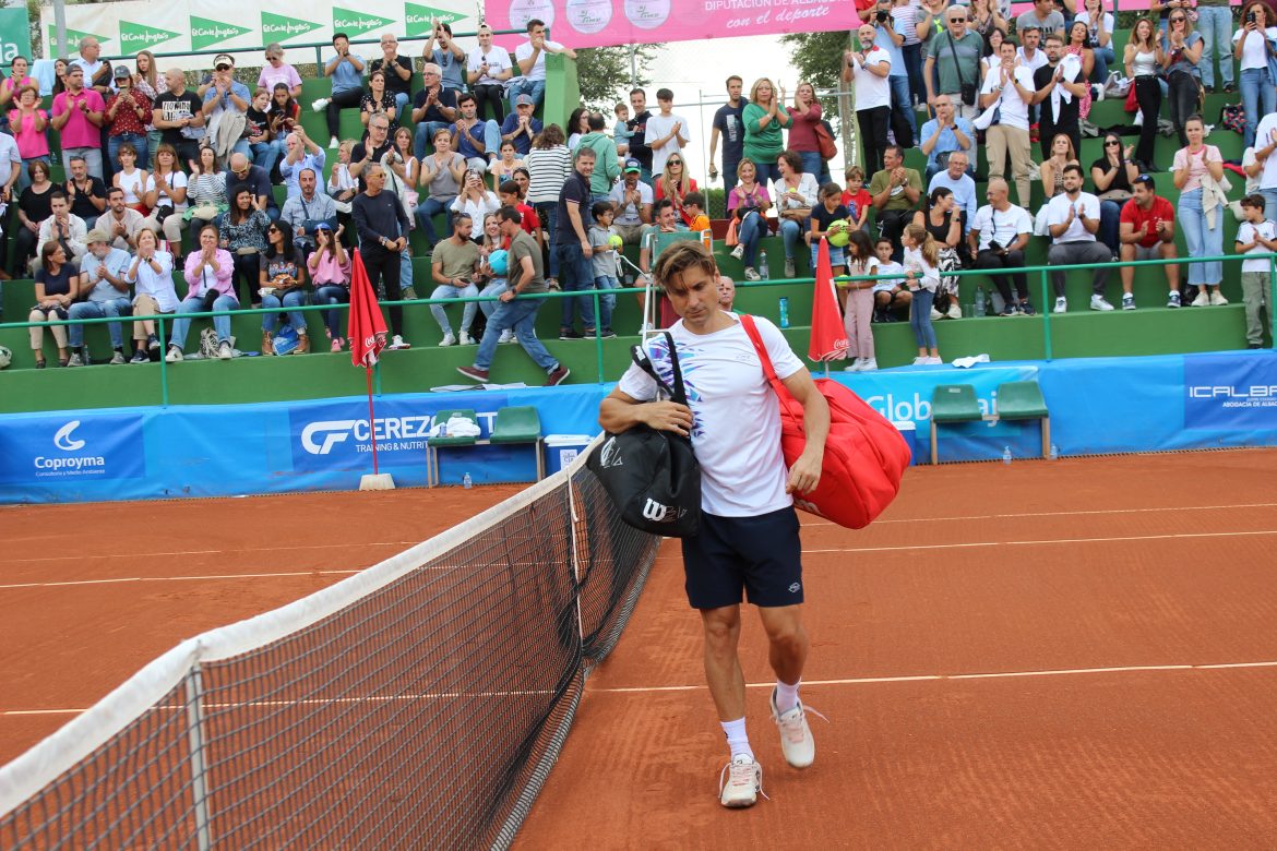DAVID FERRER ABANDONANDO LA CENTRAL DEL CLUB TENIS ALBACETE EL PASADO AÑO