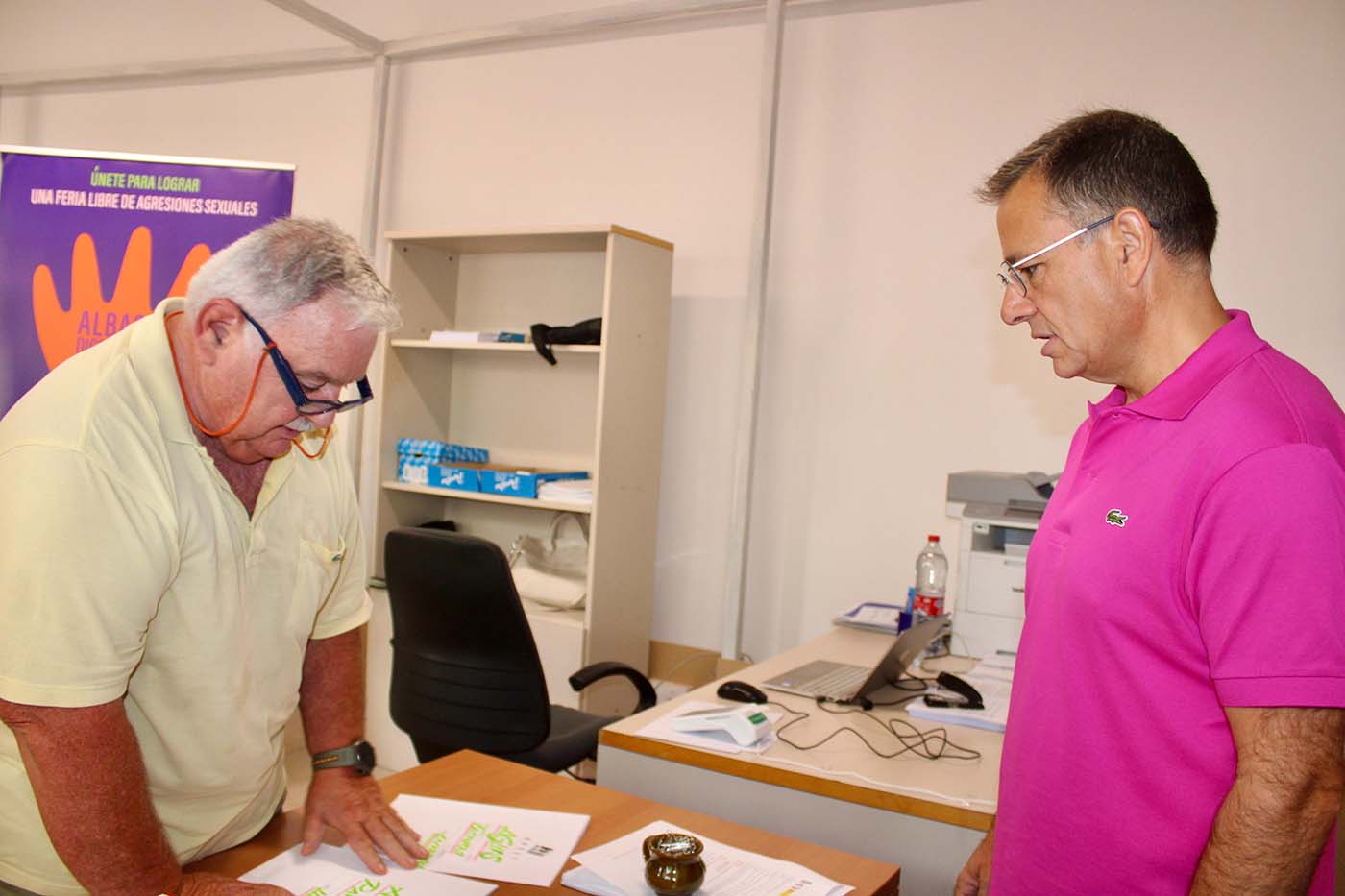 El alcalde de la ciudad, Manuel Serrano ha puesto en valor el importante trabajo de organización y seguridad que hay detrás de la Oficina de Atención al Feriante para que la Feria de Albacete siga siendo “la mejor del mundo”
