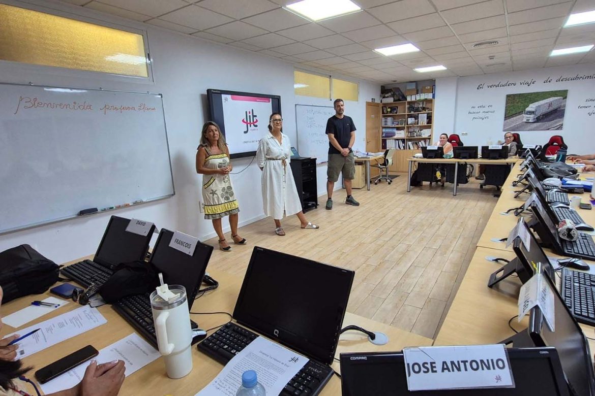 Lucrecia Rodríguez de Vera desempleados ayuntamiento albacete 1 Lucrecia Rodríguez de Vera reitera la apuesta del Ayuntamiento por la formación para mejorar la empleabilidad de las personas desempleadas y favorecer su acceso al mercado laboral
