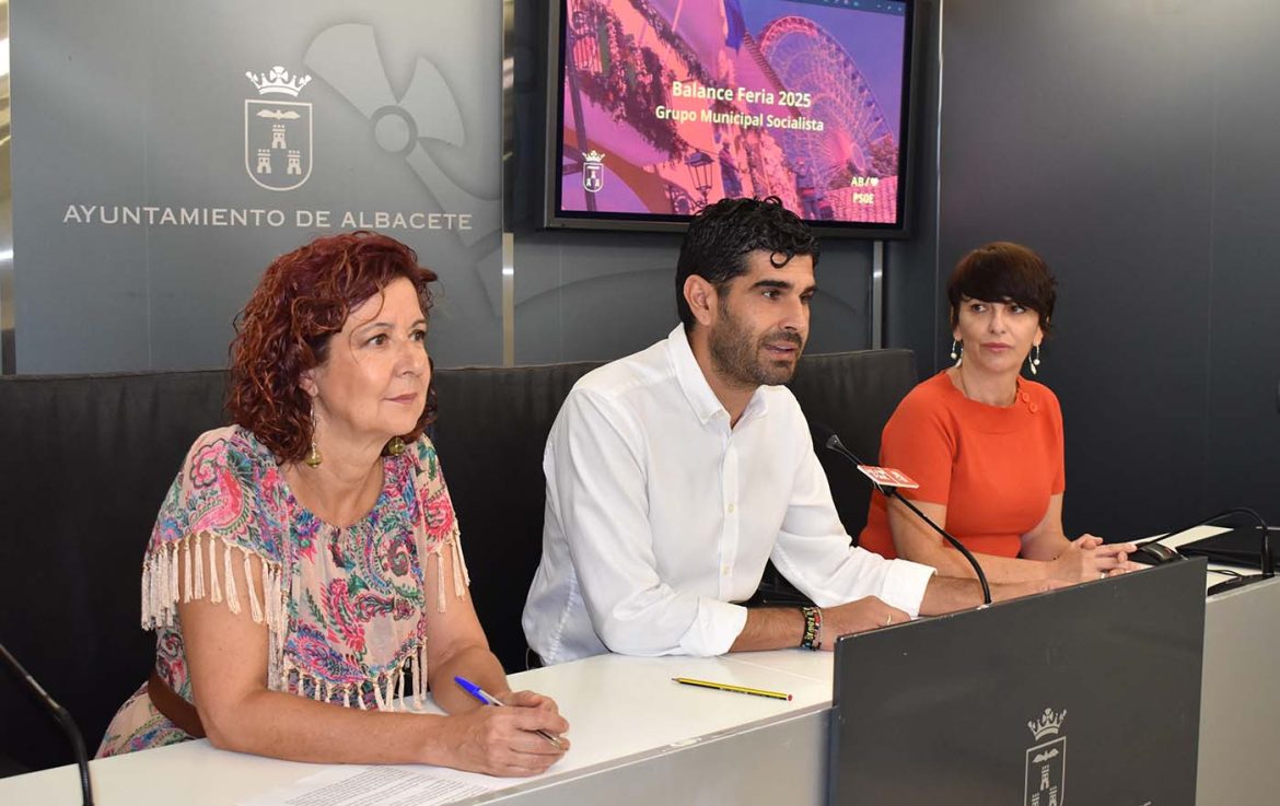 El Grupo Municipal Socialista del Ayuntamiento de Albacete ha ofrecido hoy su balance de la Feria 2025, poniendo el foco en que los criterios para evaluar su éxito no pueden limitarse únicamente a los datos cuantitativos. El portavoz del Grupo Municipal Socialista, José González, acompañado por las concejalas Marisa Sánchez Cerro y Ana Albaladejo,