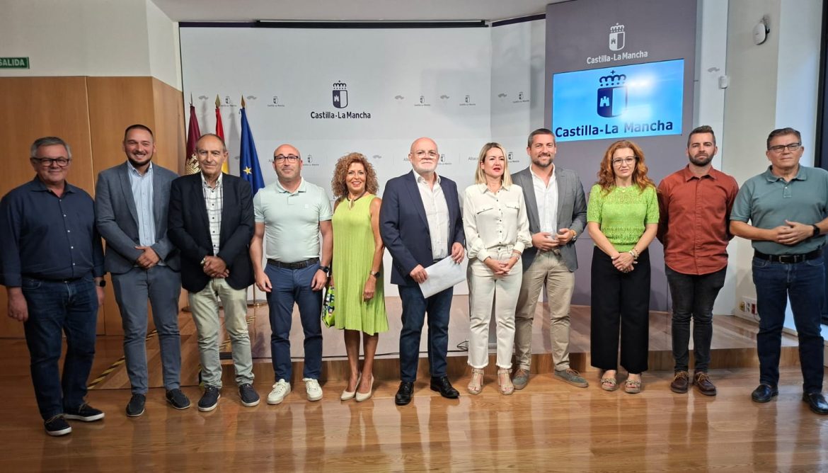 FOTO DE FAMILIA El stand de la Junta en la Feria invita a vivir una experiencia inmersiva en torno a los sabores de la tierra