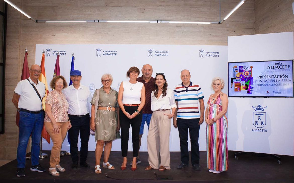 FOTO FAMILIA PRESENTACION RONDAS EN LA FERIA PRESENTACIÓN RONDAS EN LA FERIA ALBACETE