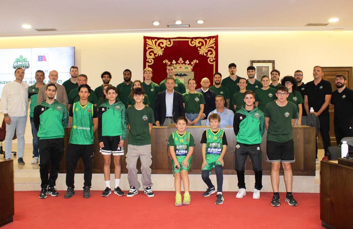 Recepción oficial al Albacete Basket en el Ayuntamiento de Albacete