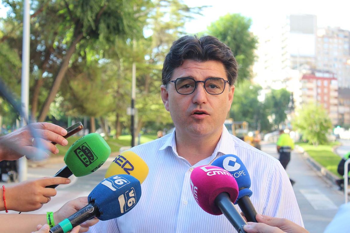 Francisco Navarro tráfico el concejal de Movilidad Francisco Navarro, del ayuntamiento de Albacete, la Junta de Gobierno Local ha aprobado hoy diversos cambios e incorporación de señales para regular el tráfico