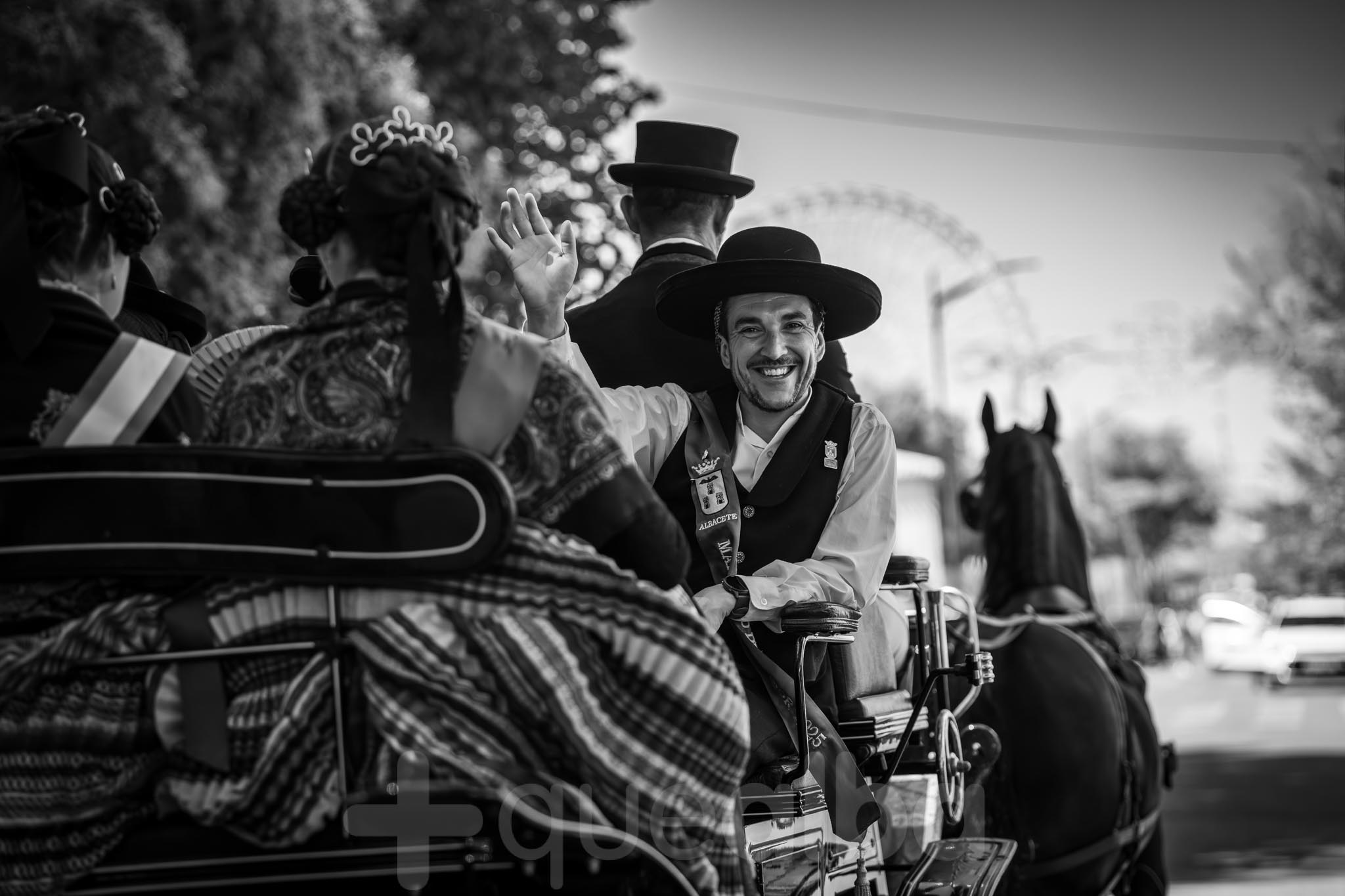 Cabalgata ecuestre de caballos y carrozas por la ciudad de Albacete en la Feria 2025