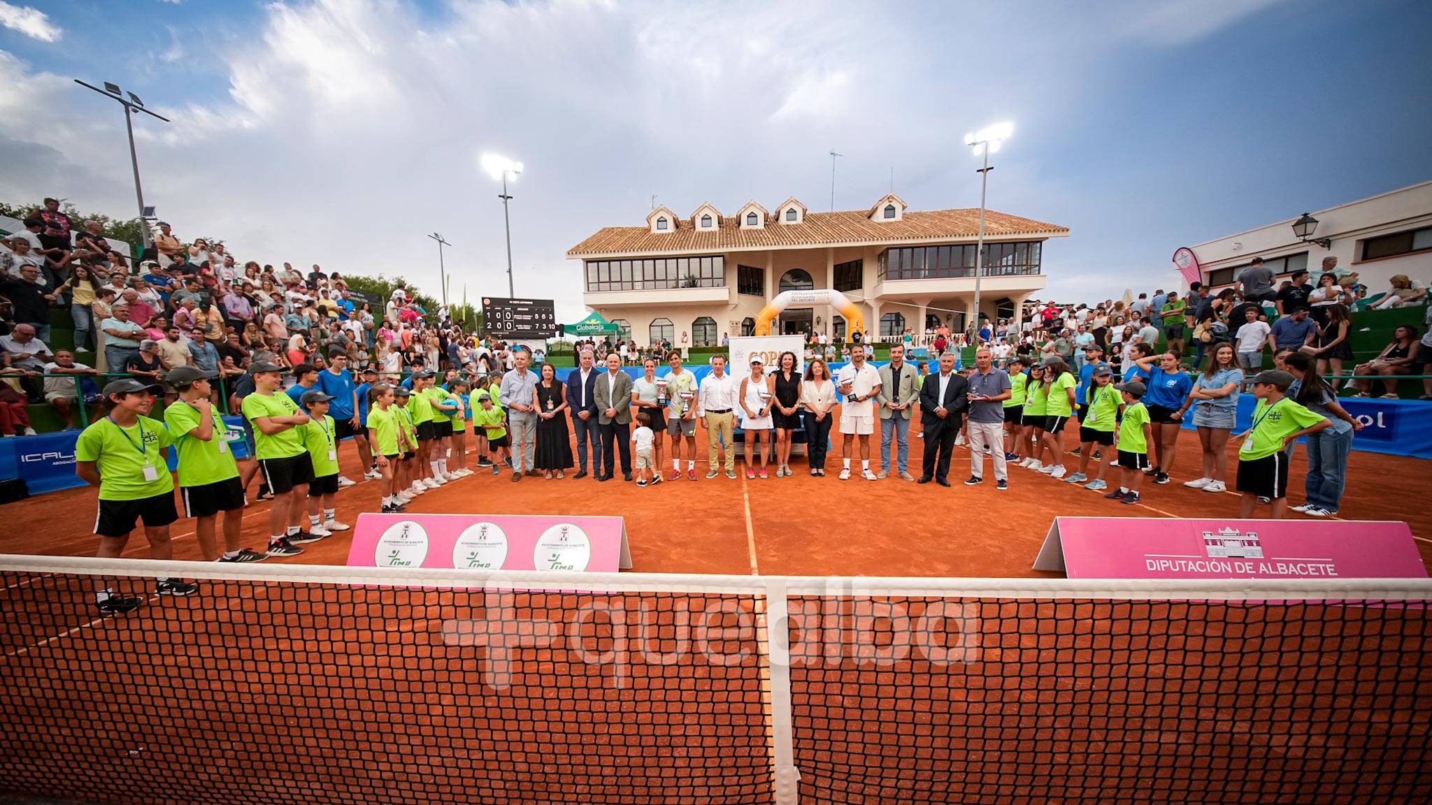 Torneo leyendas con una Arantxa Sánchez Vicario emocionada tras su vuelta a las pistas en el club de Tenis de Albacete además de David Ferrer, Tomy Robredo y Anabel Medina