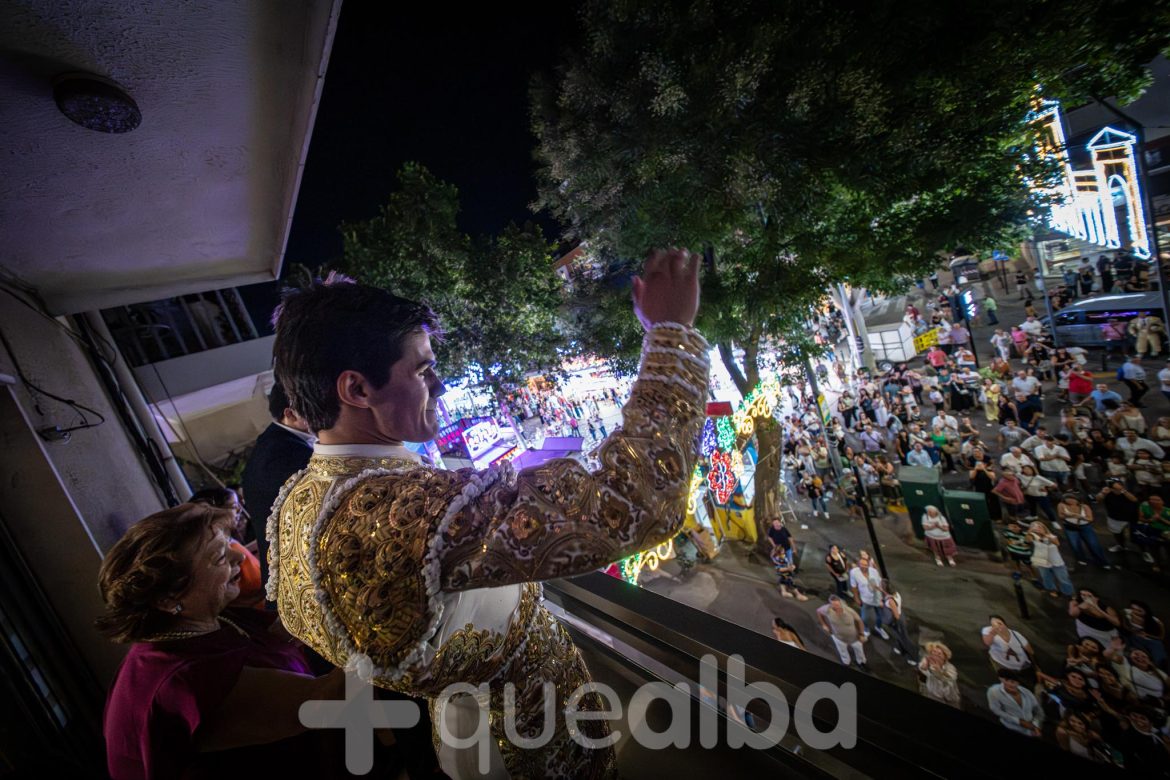 Manuel Caballero hijo triunfa en la Feria taurina de Albacete y se sube al balcón de su abuela