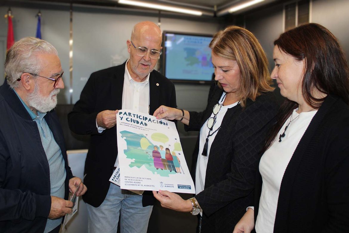 La concejala de Participación, Llanos Navarro, ha presentado las I Jornadas de Formación y Dinamización del Consejo Social de la Ciudad de Albacete que, bajo el título ‘Participación y Ciudad’, tendrán lugar el próximo miércoles, día 29, en el Centro Ágora de la ciudad, de 16:30 a 20:30 horas.