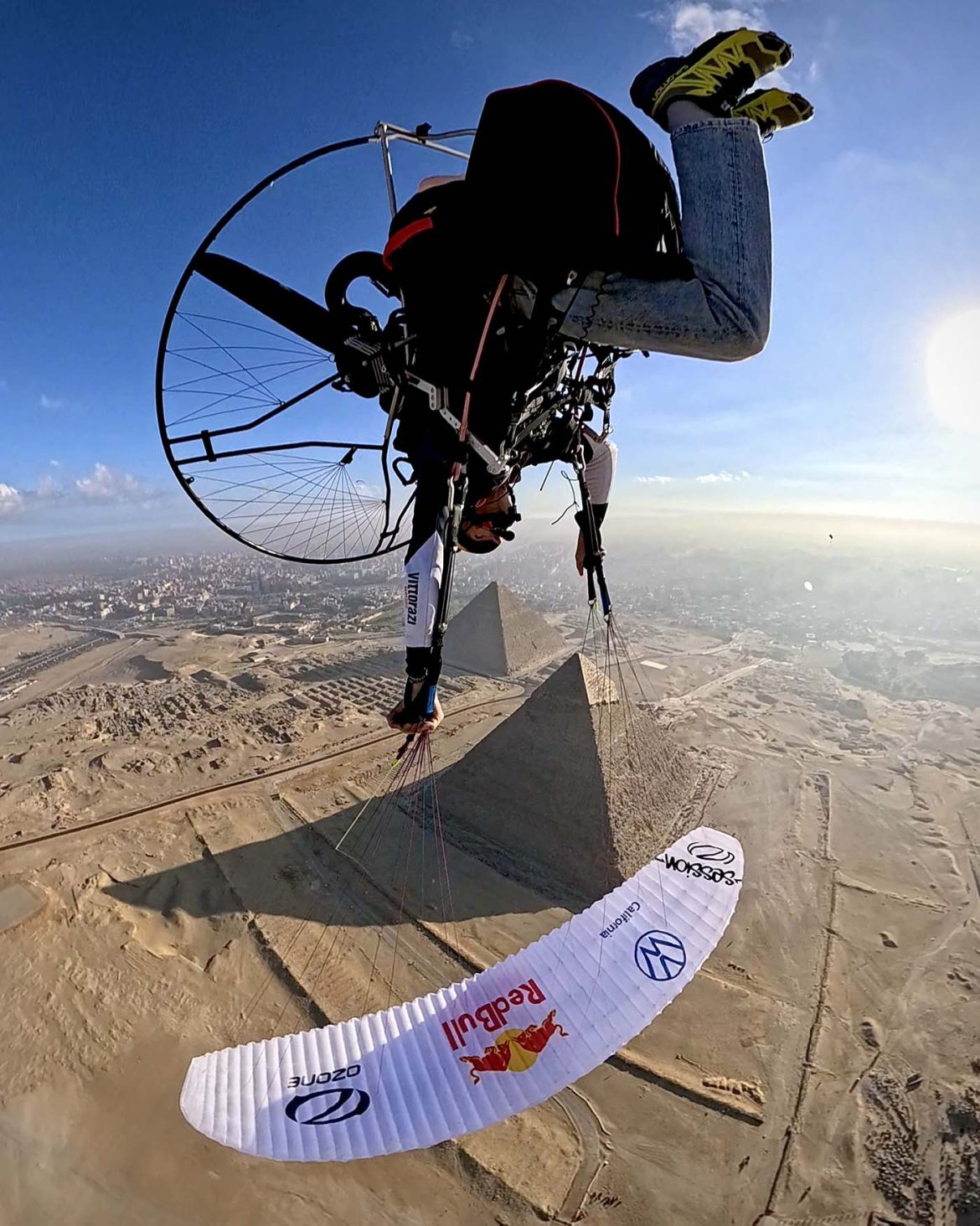 El piloto profesional de parapente Horacio Llorens ha sufrido un accidente mientras realizaba un vuelo de entrenamiento en un cañón próximo al Valle de los Reyes, en Luxor (Egipto).