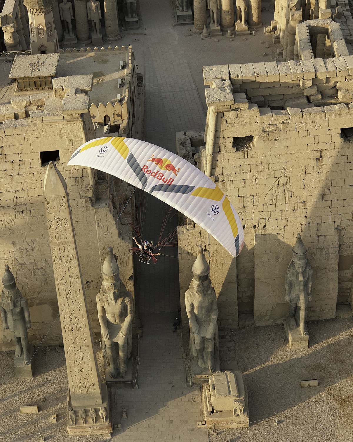 El piloto profesional de parapente Horacio Llorens ha sufrido un accidente mientras realizaba un vuelo de entrenamiento en un cañón próximo al Valle de los Reyes, en Luxor (Egipto).