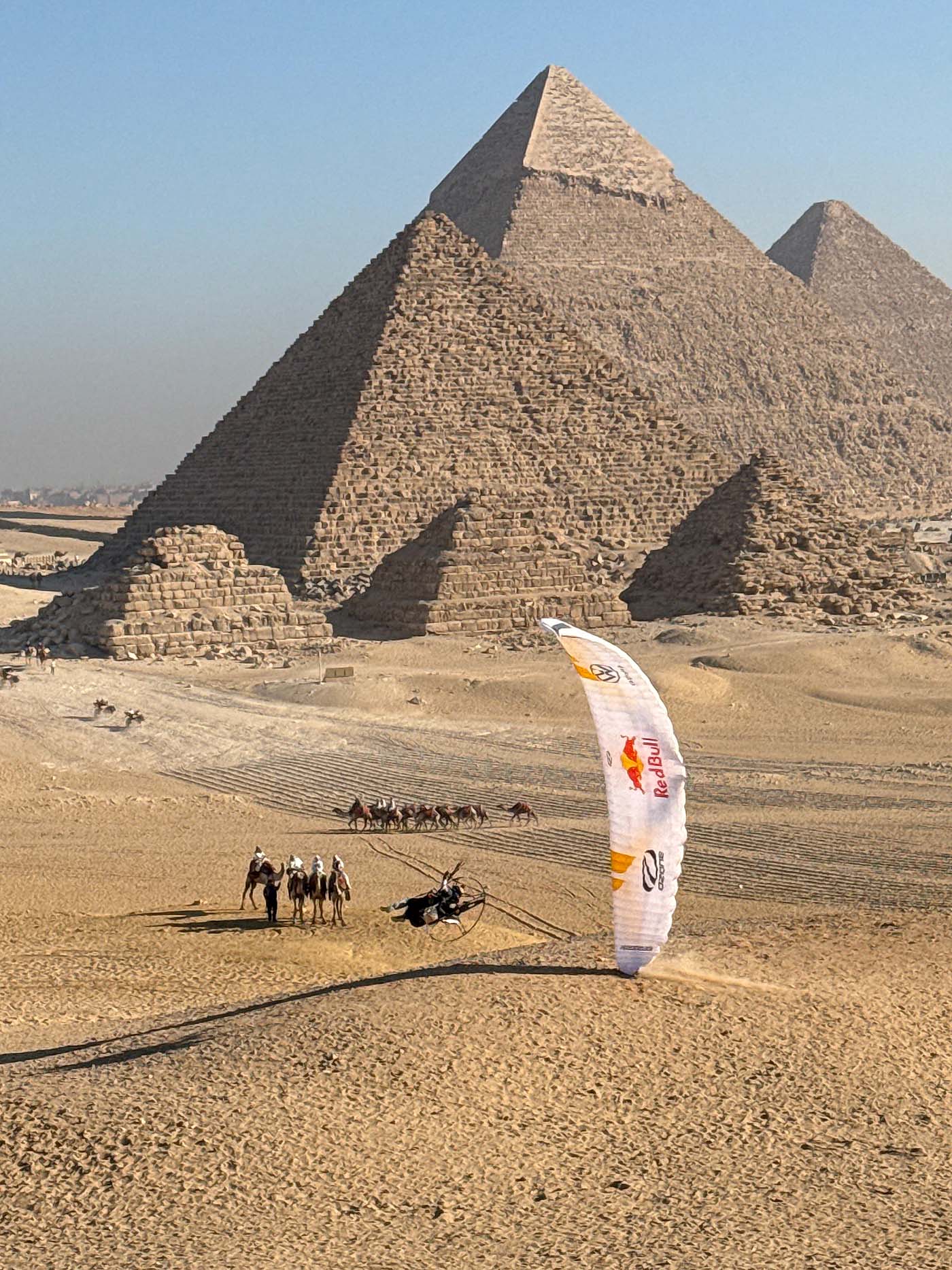 El piloto profesional de parapente Horacio Llorens ha sufrido un accidente mientras realizaba un vuelo de entrenamiento en un cañón próximo al Valle de los Reyes, en Luxor (Egipto).