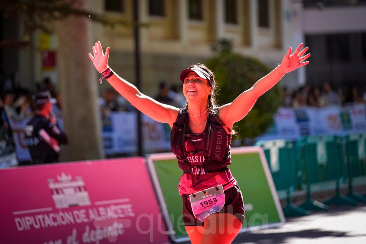 Búscate en las otras imágenes de los corredores del Medio Maratón de Albacete