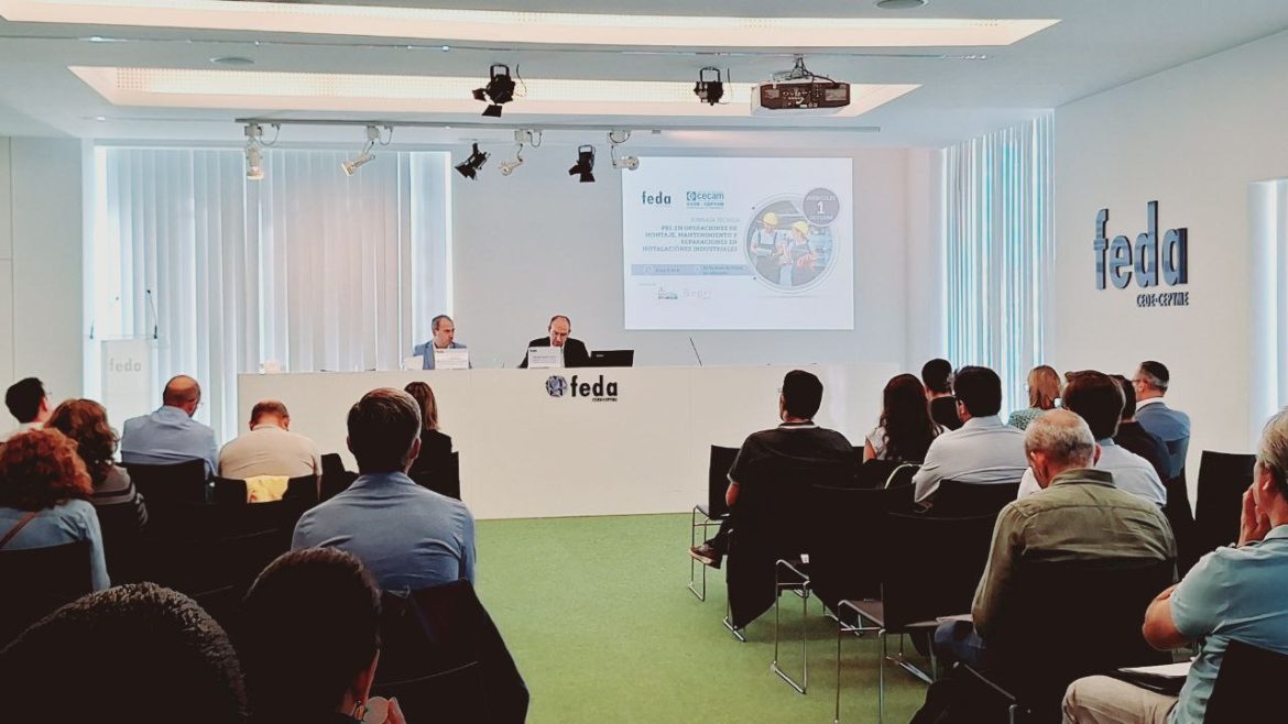 La Confederación de Empresarios de Albacete, FEDA, ha celebrado la jornada técnica “Prevención de Riesgos Laborales en operaciones de montaje, mantenimiento y reparaciones en instalaciones industriales”, con la colaboración de la Confederación Regional de Empresarios de Catilla-La Mancha, CECAM, y junto a la Asociación de Prevención de Albacete, APRA.