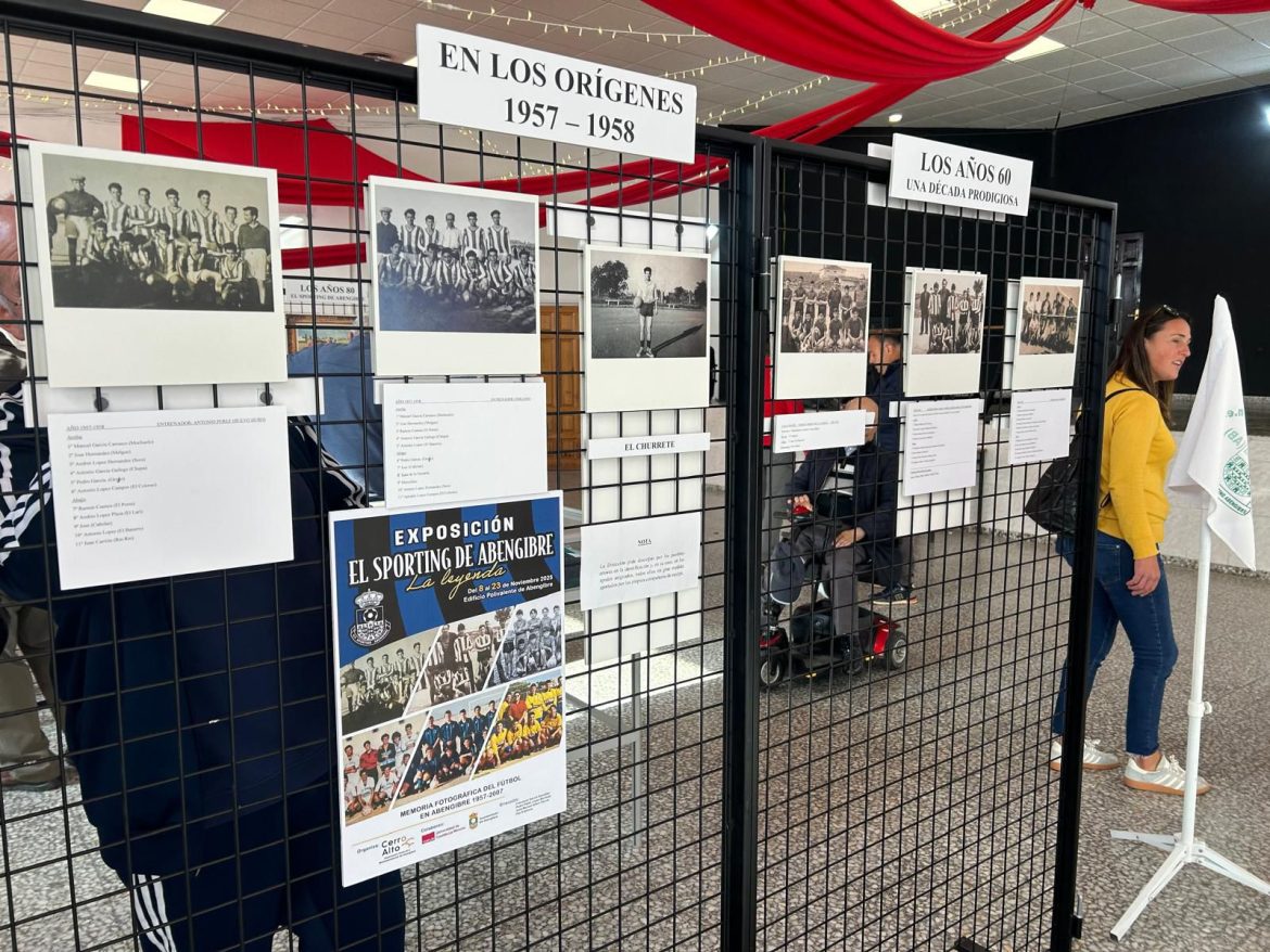 El pueblo de Abengibre ha inaugurado hoy sábado la exposición de fotografías “El Sporting de Abengibre. La Leyenda” que podrá visitarse hasta el 23 de noviembre en el Edificio Polivalente de la citada localidad.