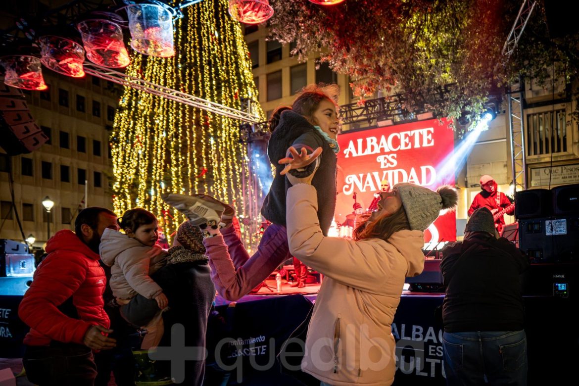 Presentación Navidad Cultural de Albacete por la concejala Elena Serrallé en el Altozano