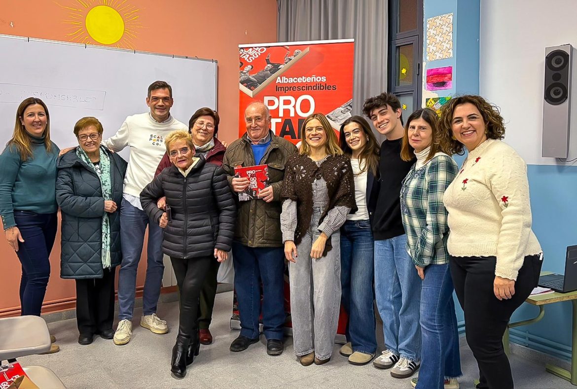 La Casa de la Cultura de Pétrola acogió la tarde de este sábado 3 de enero la presentación del libro “ProtABgonistas. Albaceteños imprescindibles”. El trabajo, con fotografías del reportero gráfico Josema Moreno Arenas y textos del periodista Juan Antonio González Ochoa,