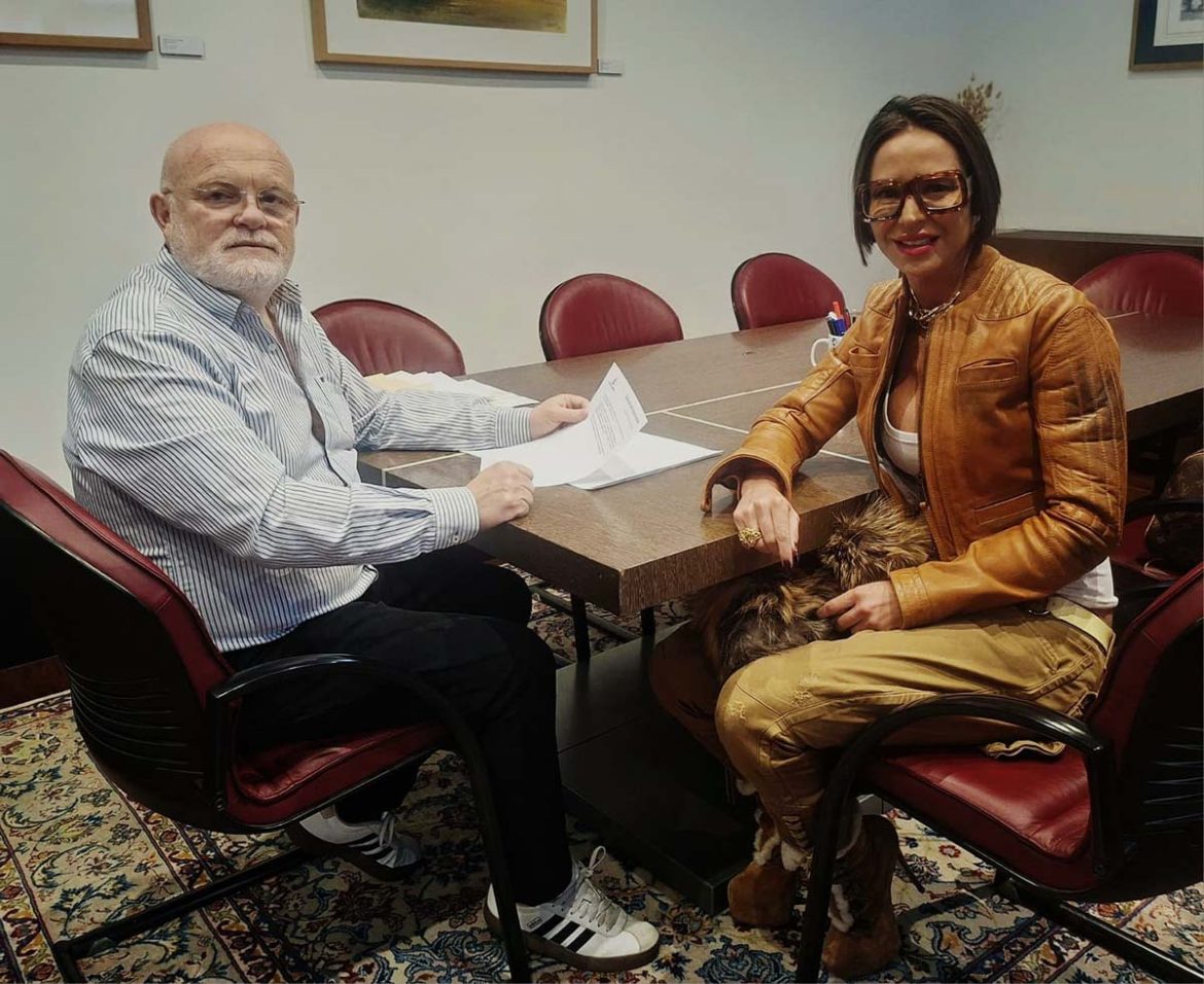 Ruiz Santos se reúne con la diseñadora Lola Muñoz para estudiar posibles vías de colaboración